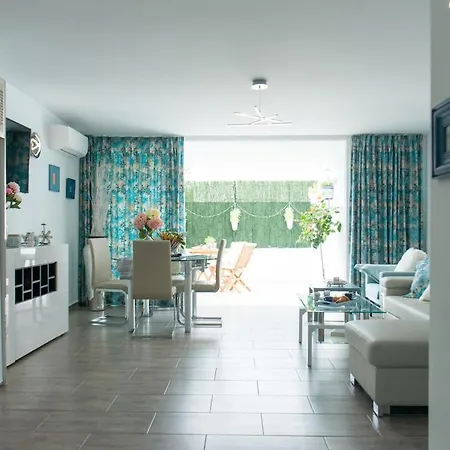 Ocean, Sun & Silence, Pool & Parking, Americas 阿德耶