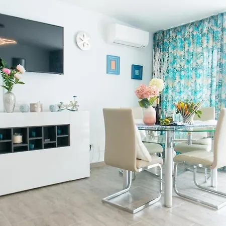 Ocean, Sun & Silence, Pool & Parking, Americas * 阿德耶