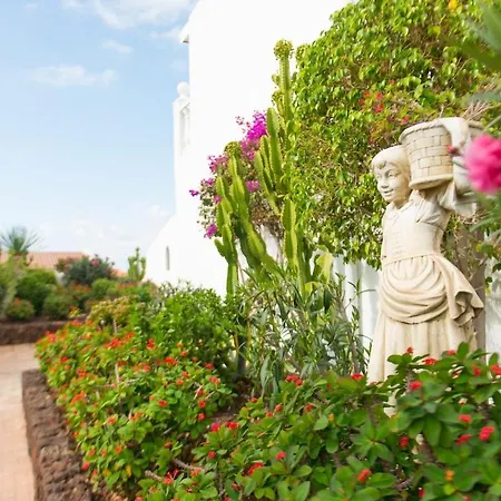 Ocean, Sun & Silence, Pool & Parking, Americas *