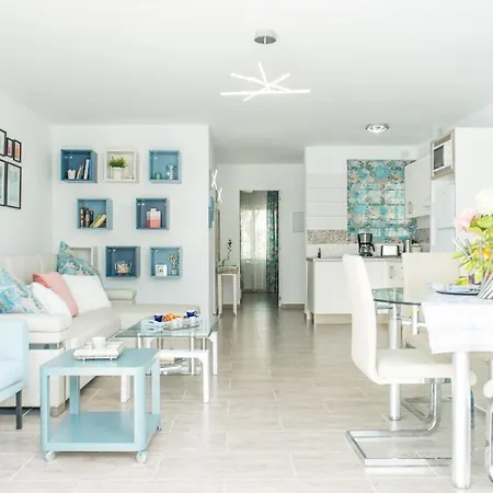 Ocean, Sun & Silence, Pool & Parking, Americas 아파트