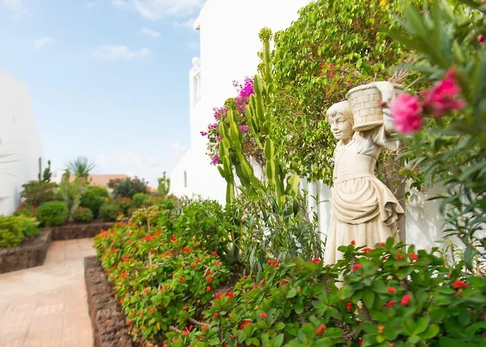 Ocean, Sun & Silence, Pool & Parking, Americas *